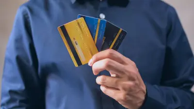 Las tarjetas de crédito garantizadas ayudan a que os otorgantes sepan que sí puede manejar el crédito.