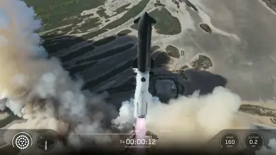 Lanzamiento de la SpaceX Starship desde la base espacial Starbase en Starbase, Texas.