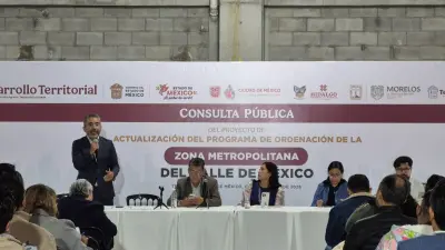 Representantes de autoridades federales y estatales participaron en una consulta pública sobre la actualización del Programa de Ordenación de la Zona Metropolitana del Valle de México.