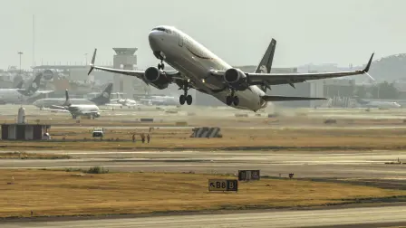 Mexico,City,,Mexico,-,December,26,,2016:,Aeromexico,Take,Off
