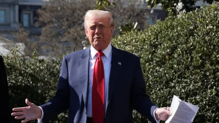 El presidente Donald Trump hablando con la prensa en la Casa Blanca. Foto: Reuters