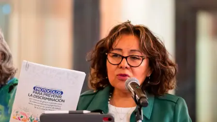 La secretaria de Trabajo y Fomento al Empleo de la capital presentó el “Modelo para la elaboración de protocolos para prevenir la discriminación por razones de género y atender casos de violencia laboral, hostigamiento y acoso sexual en los centros de trabajo de la Ciudad de México”.