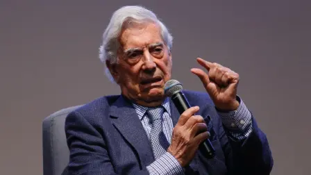 El escritor Mario Vargas Llosa