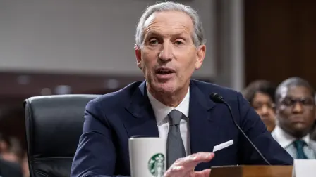 Howard Schultz, ex CEO de Starbucks.