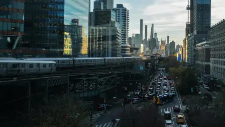 El metro es sólo una parte del paisaje ruidoso urbano que pone a prueba a los neoyorquinos todos los días.