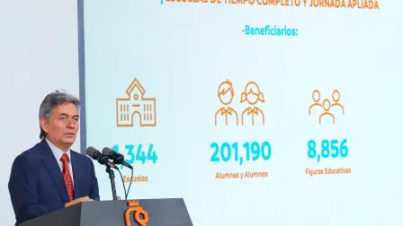 Juan Paura García, secretario de Educación de Nuevo León.