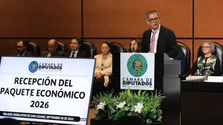 Édgar Amador Zamora, secretario de Hacienda y Crédito Público, entregó el Paquete Económico 2026.