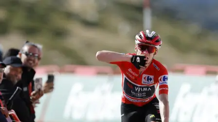 Jonas Vingegaard celebró ganar La Vuelta a España 2025. Sin embargo, el protocolo de premiación se canceló para resguardar a los ciclistas de las protestas a favor de Palestina.