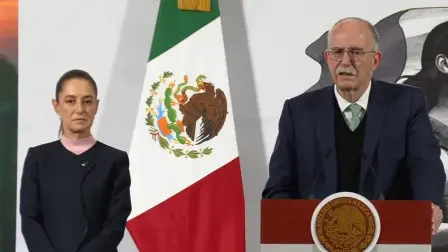 El titular de la Secretaría de Agricultura y Desarrollo Rural (Sader), Julio Berdegué, informó que el Gobierno de México alcanzó durante la madrugada de este miércoles un acuerdo con los liderazgos locales de productores de maíz de Jalisco, Guanajuato y Michoacán.

Para más información del tema, visita: https://www.eleconomista.com.mx/politica/gobierno-acuerda-apoyo-950-pesos-tonelada-productores-maiz-20251029-784046.html

¡Síguenos en nuestras redes sociales para mantenerte informado!

Twitter: https://twitter.com/eleconomista 
Facebook: https://www.facebook.com/ElEconomista.mx
Instagram: https://www.instagram.com/eleconomistamx
LinkedIn: https://www.linkedin.com/company/el-economista/

#ElEconomista #EETV