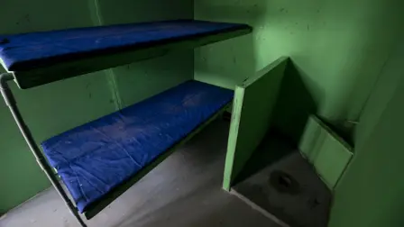 Vista de una recreación de una celda de la prisión.