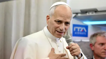 Desde su gira por Turquía y Líbano, el pontífice instó a rechazar la violencia y buscar nuevos enfoques de paz.