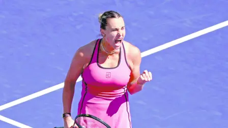 Aryna Sabalenka celebra.