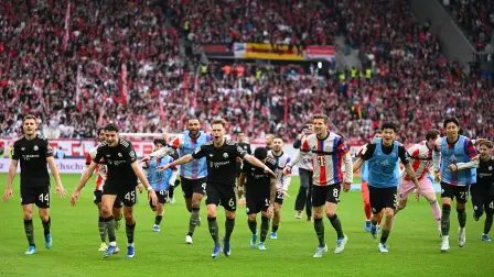 Jugadores del Bayern de Múnich celebran tras el partido de la Bundesliga.