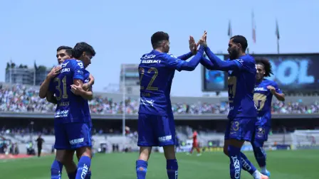 Jugadores de los Pumas Robert Morales, Alan Medina, Juninho Vieira y Adalberto Carrasquilla, celebraron un gol contra el Mazatlán.