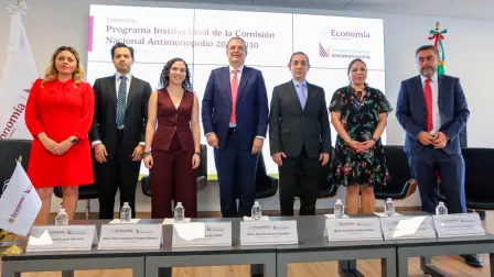 El secretario de Economía, Marcelo Ebrard, acudió a la presentación del Programa Institucional de la Comisión Nacional Antimonopolio 2026-2030.