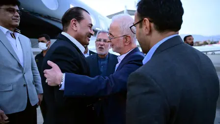 El Jefe del Ejército pakistaní, Syed Asim Munir, fue recibido por el Ministro del Interior iraní, Eskandar Momeni, a su llegada a Teherán.
