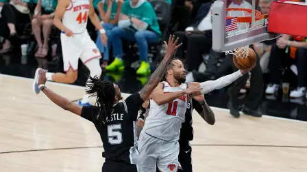 Los Knicks, que remontaron una desventaja de 14 puntos en el tercer cuarto, suman 12 partidos invictos en estos playoffs.