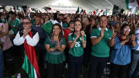 A través de redes sociales, la presidenta compartió imágenes del evento portando una camiseta de la Selección Mexicana
