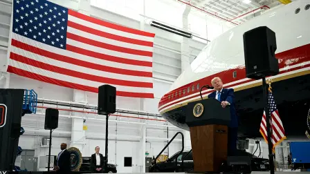 El avión "comenzará sus vuelos de puesta en servicio", declaró la Fuerza Aérea estadounidense, como preparación para su integración gradual en la flota presidencial.