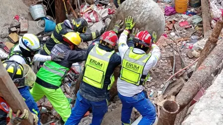 Trabajos de búsqueda y rescate en una vivienda colapsada en la colonia Hipódromo.