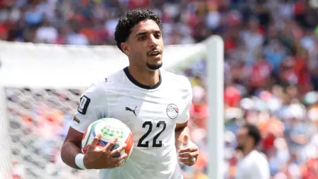 Omar Marmoush de Egipto lleva el balón durante el partido del Grupo G de la Copa Mundial de la FIFA 2026 entre Bélgica y Egipto en el Estadio de Seattle.