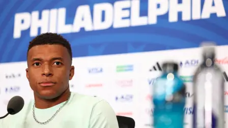 El delantero francés Kylian Mbappé, número 10 del ranking, ofrece una rueda de prensa en el estadio de Filadelfia.