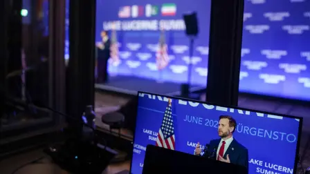 El vicepresidente de EU, JD Vance, en una conferencia de prensa en el marco de las negociaciones con Irán.