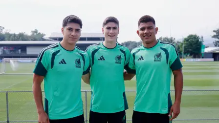 El mediocampista mexicano Obed Vargas (número 18), el delantero mexicano Armando González (número 14) y el defensa mexicano Jesús Gallardo (número 23).