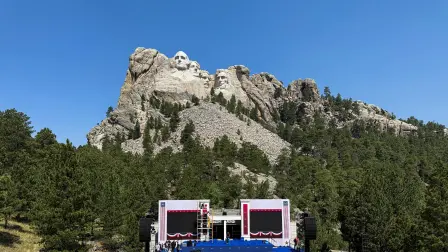 Prepartivos de los festejos del 250 aniversario de la independencia de Estados Unidos en el Monte Rushmore.