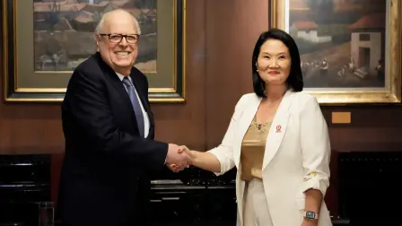 Julio Velarde y la presidenta electa de Perú, Keiko Fujimori.