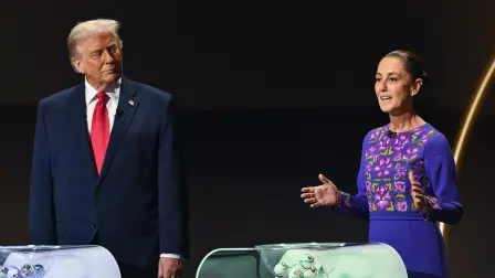 El presidente de Estados Unidos, Donald Trump, y la presidenta de México, Claudia Sheinbaum, se encontraron durante el sorteo de la Copa Mundial de la FIFA 2026 que se realizó en el entonces Kennedy Center de Washington D. C., el 5 de diciembre de 2024.