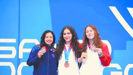 Doblete. En el trampolín 3 metros, las mexicanas ganaron la medalla de oro y bronce: Yunuen Parra acumuló 322.45 puntos y Rut Páez 307.45.