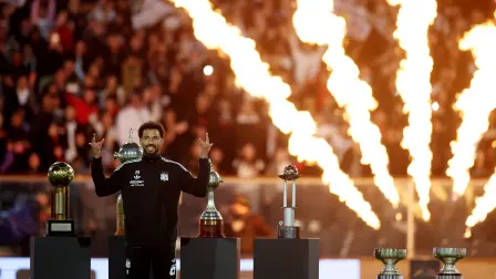Vozinha hizo su primera aparición ante la afición de Colo Colo, en el Estadio Monumental, Santiago, Chile