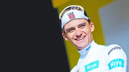 Cycling - Tour de France - Stage 18 - Voiron to Orcieres-Merlette - Voiron, France - July 23, 2026UAE Team Emirates XRG's Isaac Del Toro celebrates on the podium wearing the white jersey after stage 18 REUTERS/Gonzalo Fuentes