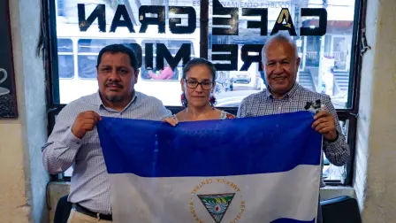 Tamara Dávila, opositora y exiliada política e integrantes del Comité Mexicano por la Democracia y las Libertades en Nicaragua.