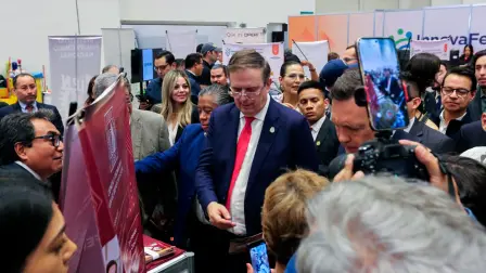El secretario de Economía, Marcelo Ebrard, acudió a la inauguración del InnovaFest Querétaro 2026.