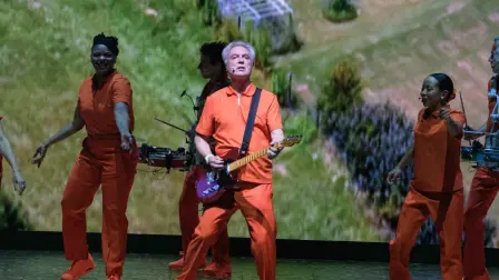 David Byrne en el Teatro Metropolitan de la Ciudad de México. Foto: Cortesía OCESA