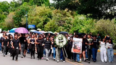 Estudiantes se han movilizado en las calles de Cuernavaca, Morelos, para exigir que se esclarezca el asesinato de la joven estudiante española Claudia Tacoronte.