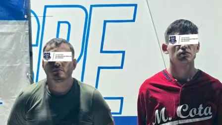 Elementos de la SSPE detuvieron a dos hombres en Ojinaga y aseguraron armas, cartuchos, vehículos, equipo táctico y dinero en efectivo.
