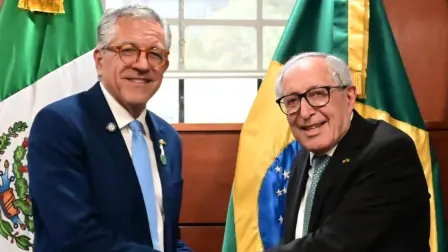 El ministro de Salud de Brasil, Alexandre Padilha, y el secretario de Salud, David Kershenobich.