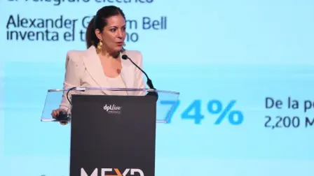 Mónica Aspe, directora general de AT&T México.