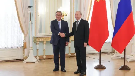 El primer ministro chino, Li Qiang, se reunió con el presidente Vladimir Putin, durante su visita a Rusia.