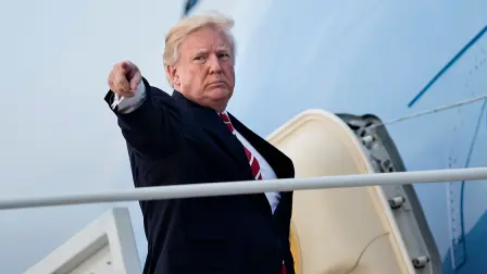 US President Donald Trump boards Air Force One at Andrews Air Force Base on October 7, 2017 in Maryland.Trump is traveling to North Carolina. / AFP PHOTO / Brendan Smialowski