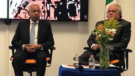 Ignacio Morales Lechuga (izquierda), durante su participación en el foro del Indepac.