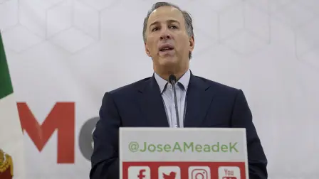 JOSE ANTONIO MEADE, CANDIDATO A LA PRESIDENCIA DE LA REPUBLICA POR LA COALICION POR TODOS POR MEXICO, INTEGRADA POR EL PRI, VERDE Y NUEVA ALIANZA, EN CONFERENCIA DE PRENSA ANUNCIO QUE EL PROXIMO 1RO DE ABRIL ARRANCARA SU CAMPANA EN MERIDA, YUCATAN. ADEMAS REITERO QUE GANAR EL PROYECTO DEL NUEVO AEROPUERTO CONTINUARA. FOTO: ZULLEYKA HOYO