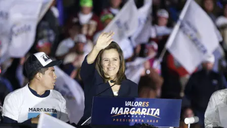 En el Ángel de la Independencia, la candidata independiente a la presidencia de la República, Margarita Zavala Gómez del Campo, inició su campaña electoral.