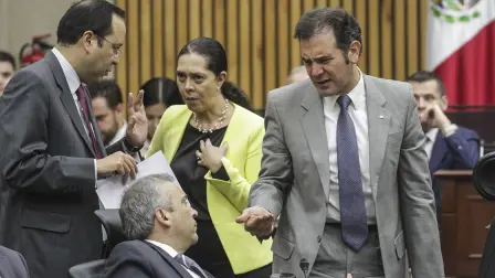 CIUDAD DE M�XICO, 17JULIO2017.- Los consejeros electorales Ciro Murayama, Adriana Favela Herrera, Benito Nacif, y Lorenzo C�rdova, consejero presidente del INE, durante la continuaci�n de la sesi�n del Consejo General del pasado viernes, en donde se discuten los topes de gastos de campa�a de las elecciones de Estado de M�xico, Nayarit y Coahuila.FOTO: ISAAC ESQUIVEL /CUARTOSCURO.COM