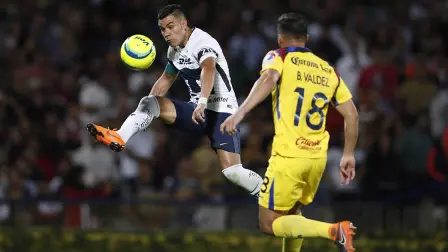 Pumas' Pablo Barrera, left, fights for the ball with America's Bruno Valdez during a Mexican soccer league quarterfinals match in Mexico City, Wednesday, May 2, 2018. (AP Photo/Eduardo Verdugo)