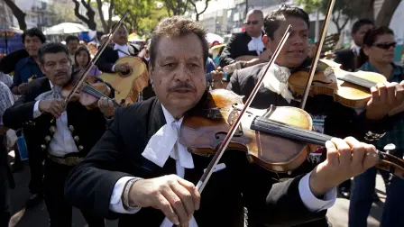 Mariachis en un homenaje a Santa Cecilia, la patrona de los músicos, en Ciudad de México -  Foto: Eduardo Verdugo, AP