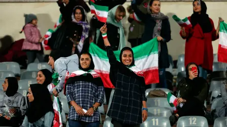 En uno de los tantos partidos amistosos con motivo de la fecha FIFA, Irán superó como local por 2-1 al cuadro de Bolivia. Más allá del tema futbolístico, el partido pasará a la historia por ser la primera vez después de 37 años que las mujeres pudieron ingresar a un estadio en Irán.